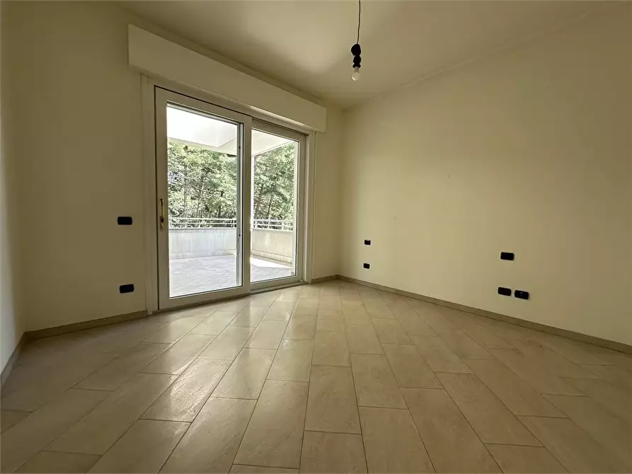 Immagine 9 di Villa in vendita  a Legnano