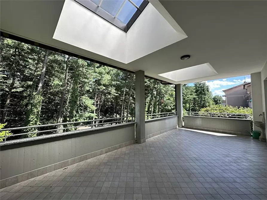 Immagine 2 di Villa in vendita  a Legnano