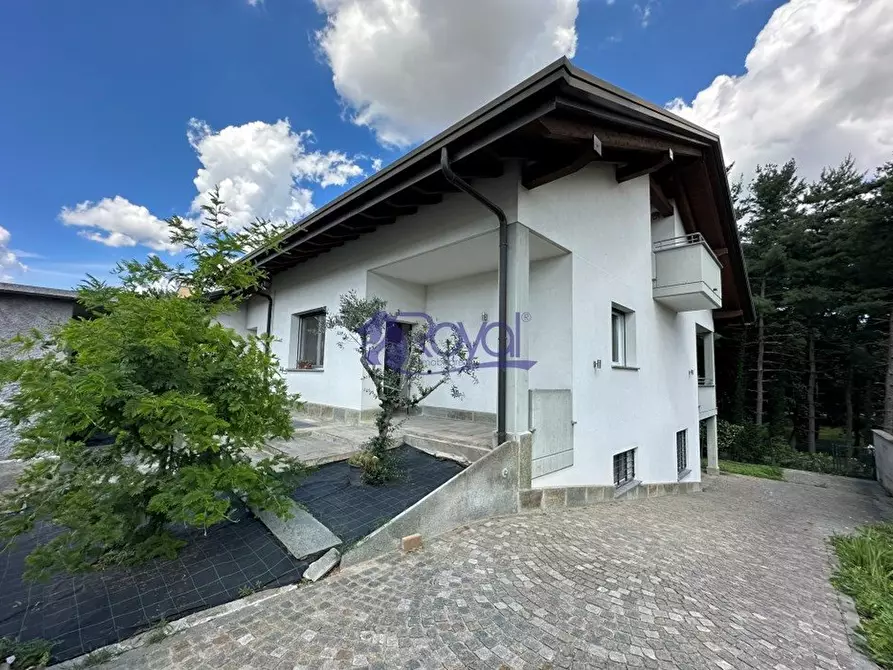 Immagine 5 di Villa in vendita  a Legnano