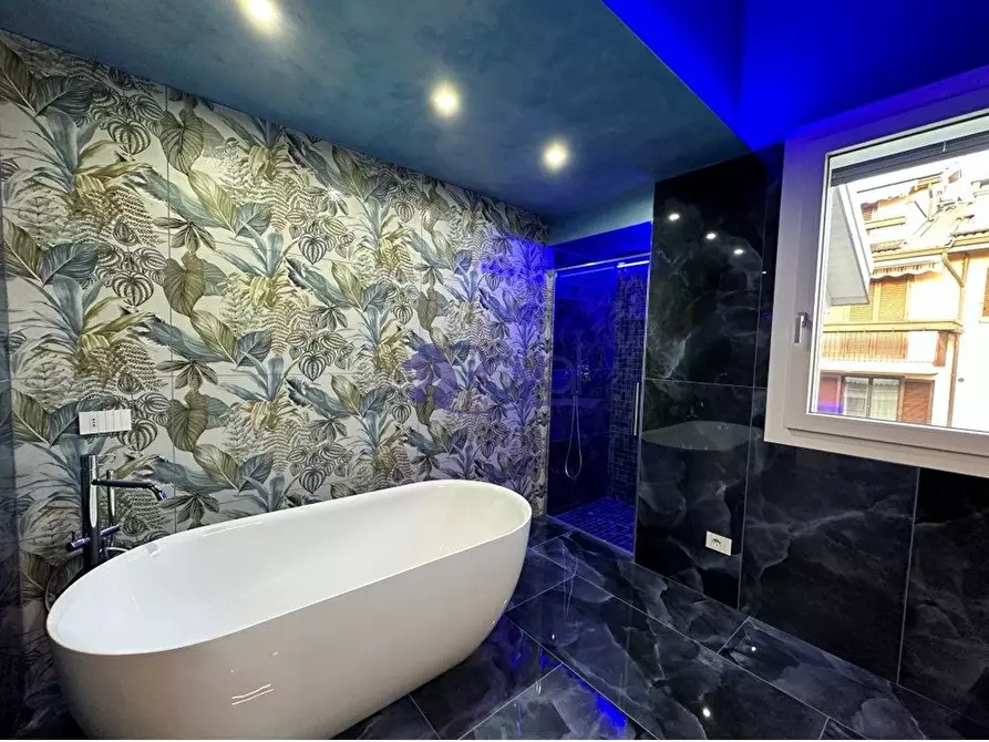 Immagine 10 di Villa in vendita  a Parabiago