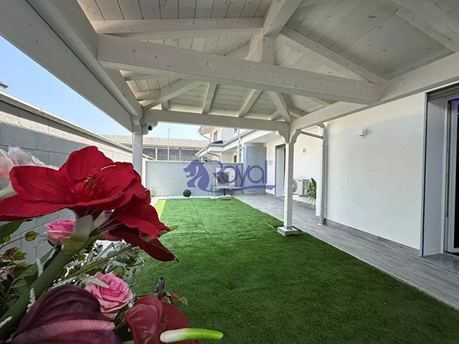 Immagine 8 di Villa in vendita  a Parabiago