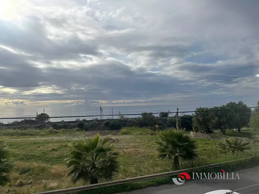 Immagine 1 di Casa indipendente in vendita  a Bova Marina
