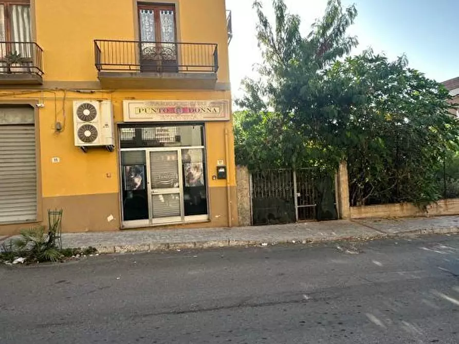 Immagine 1 di Negozio in vendita  a Melito Di Porto Salvo