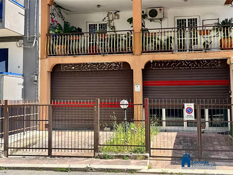 Immagine 1 di Negozio in affitto  a Capurso