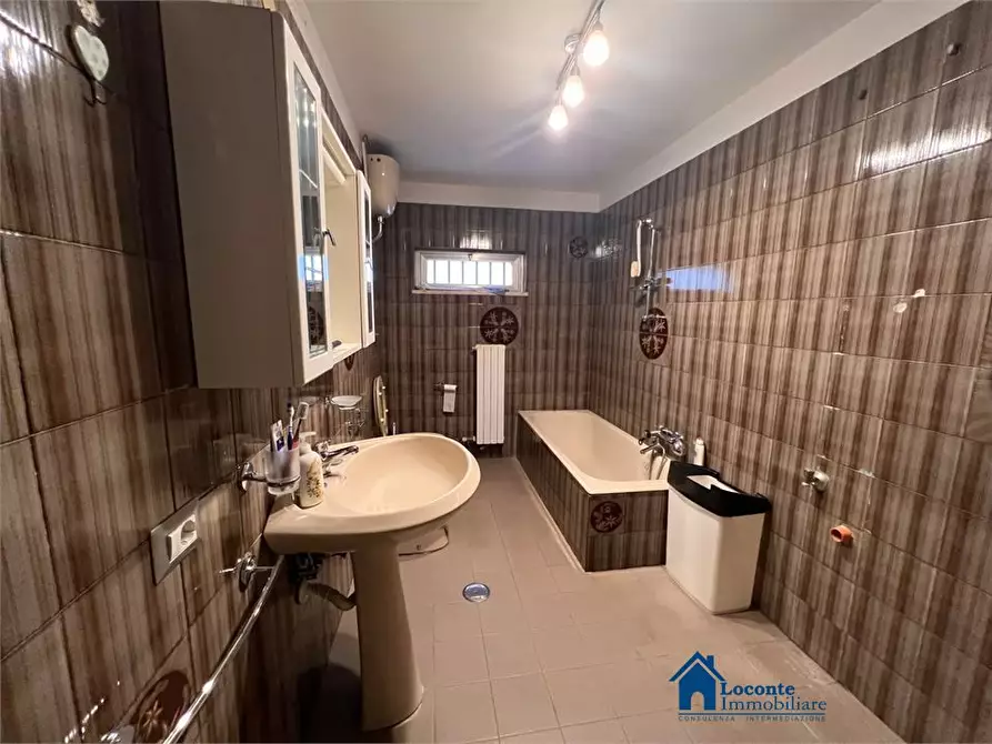 Immagine 10 di Casa indipendente in vendita  a Cellamare