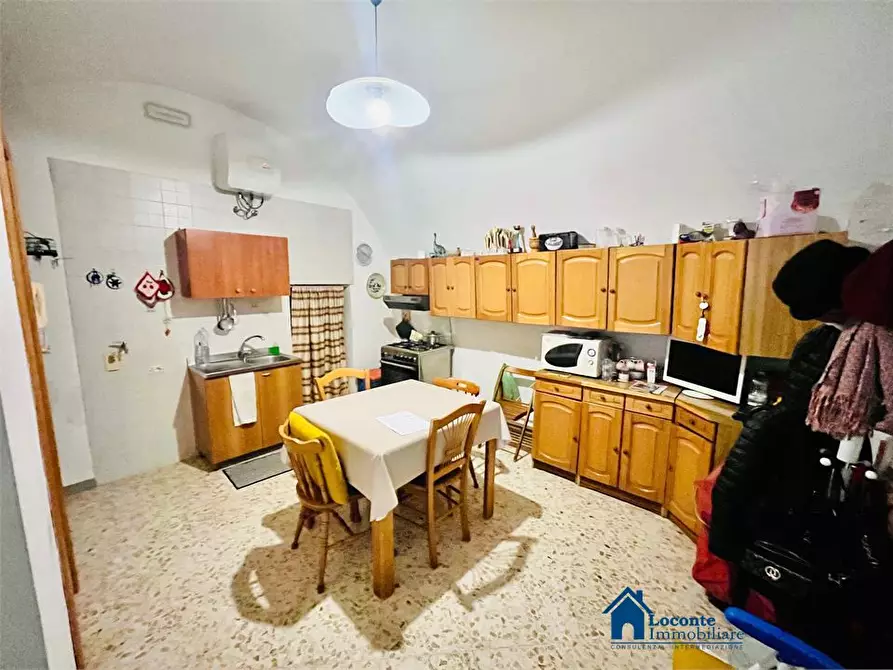 Immagine 2 di Casa indipendente in vendita  a Capurso