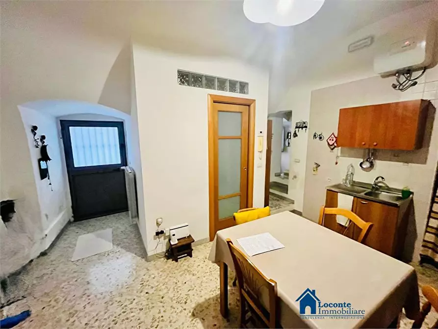 Immagine 4 di Casa indipendente in vendita  a Capurso