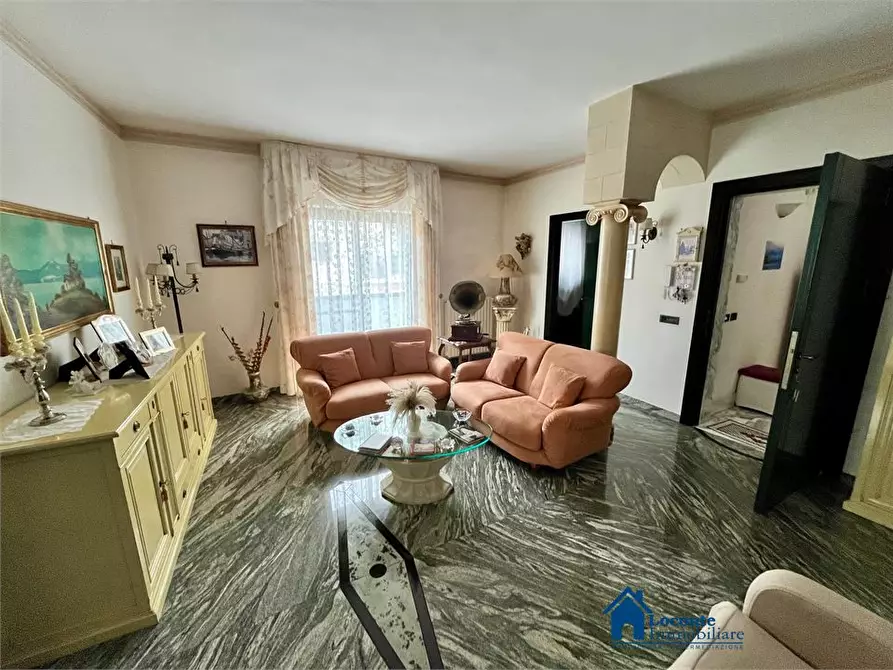 Immagine 4 di Casa indipendente in vendita  a Capurso