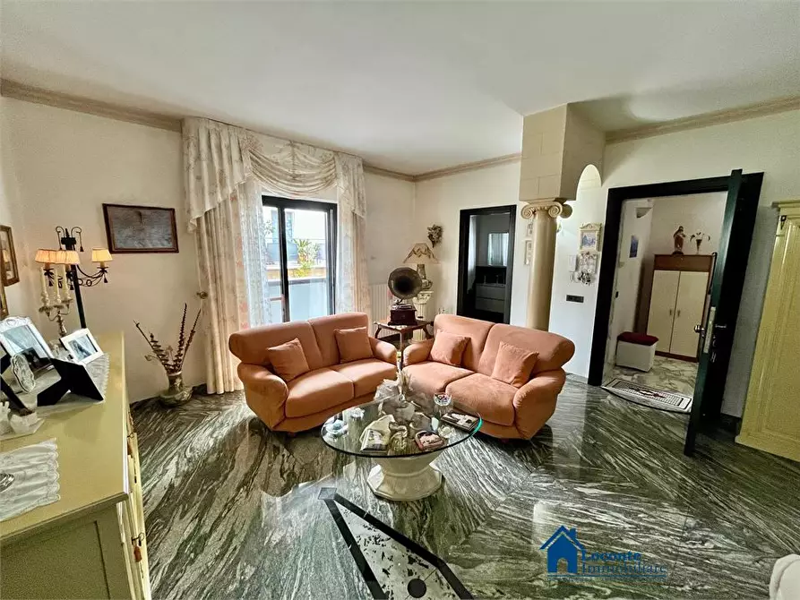 Immagine 2 di Casa indipendente in vendita  a Capurso