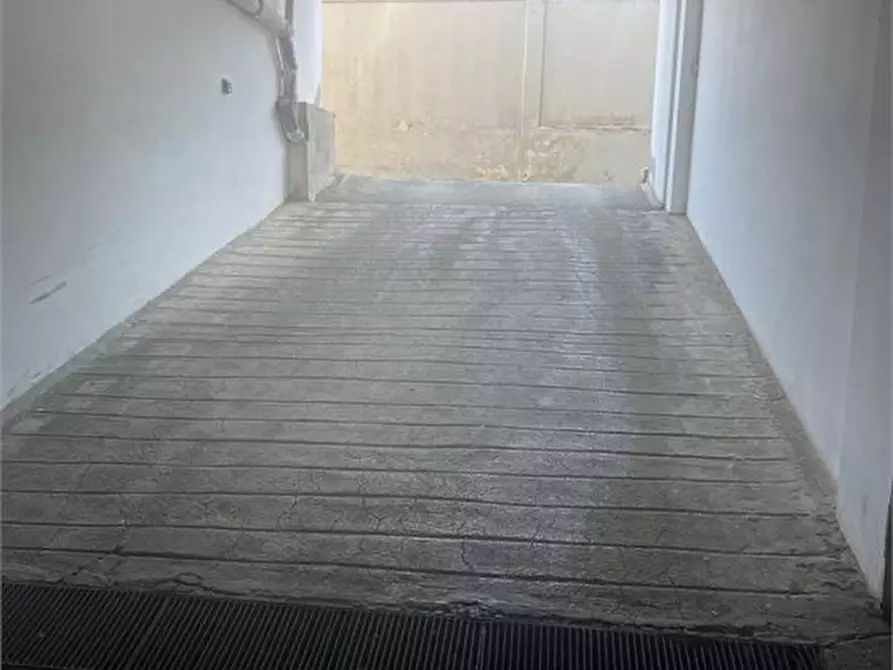Immagine 3 di Magazzino in vendita  a Cellamare