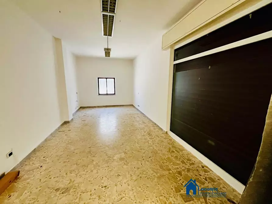 Immagine 3 di Negozio in vendita  a Capurso