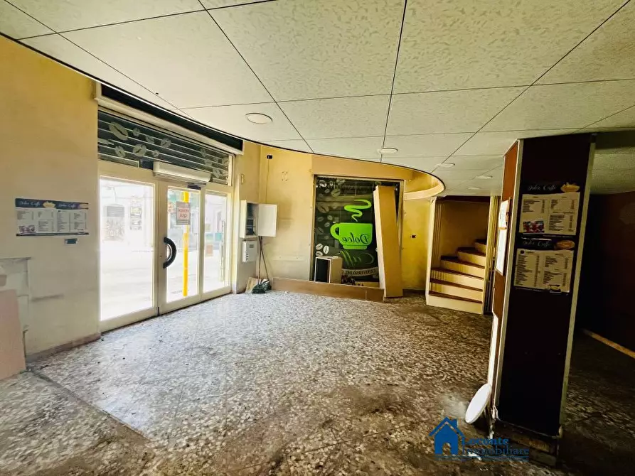 Immagine 5 di Negozio in vendita  a Capurso