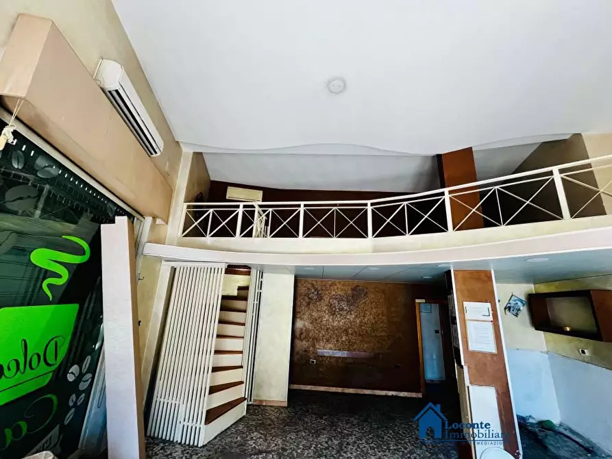 Immagine 6 di Negozio in vendita  a Capurso