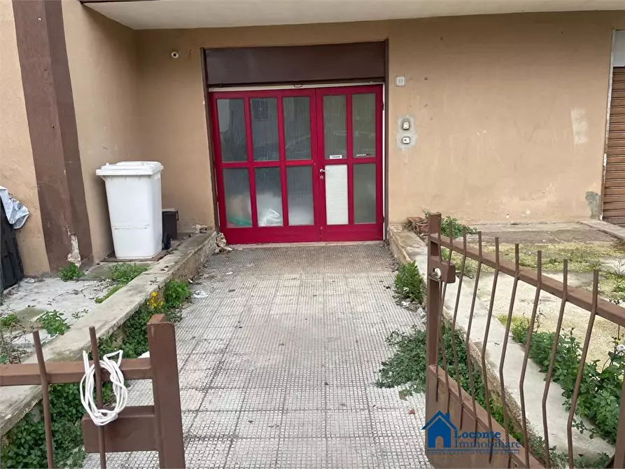 Immagine 1 di Negozio in vendita  a Cellamare