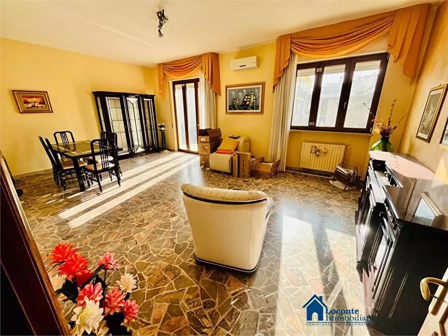 Immagine 3 di Villa in vendita  a Capurso