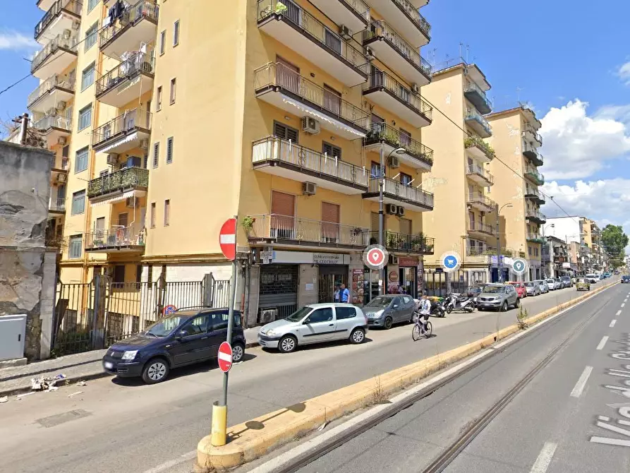 Immagine 2 di Magazzino in vendita  30 a Napoli