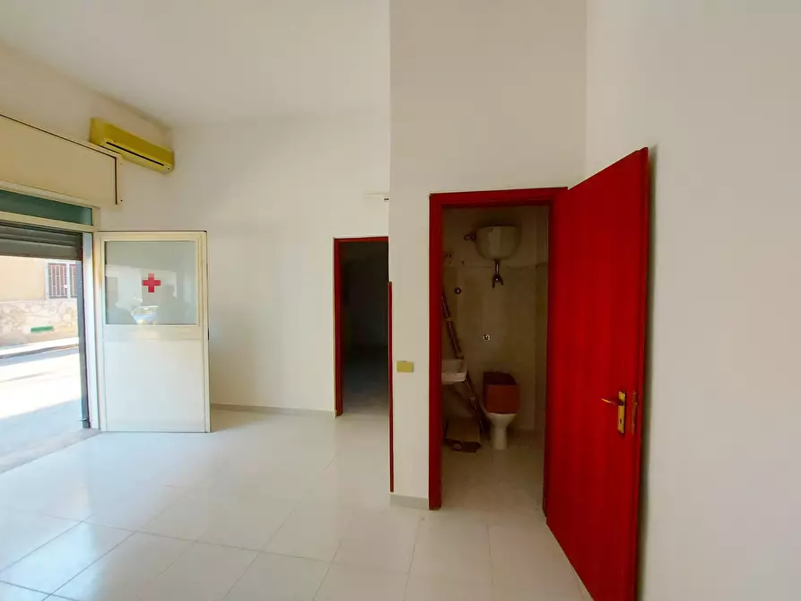 Immagine 10 di Negozio in affitto  185 a Casalnuovo Di Napoli