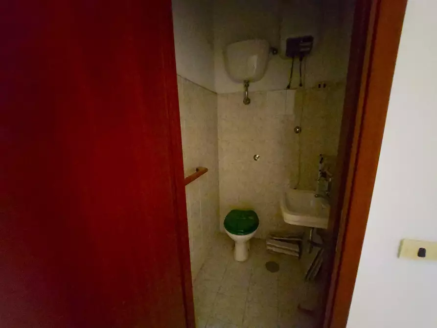 Immagine 5 di Negozio in affitto  185 a Casalnuovo Di Napoli