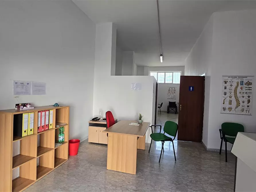 Immagine 7 di Negozio in vendita  a Casoria