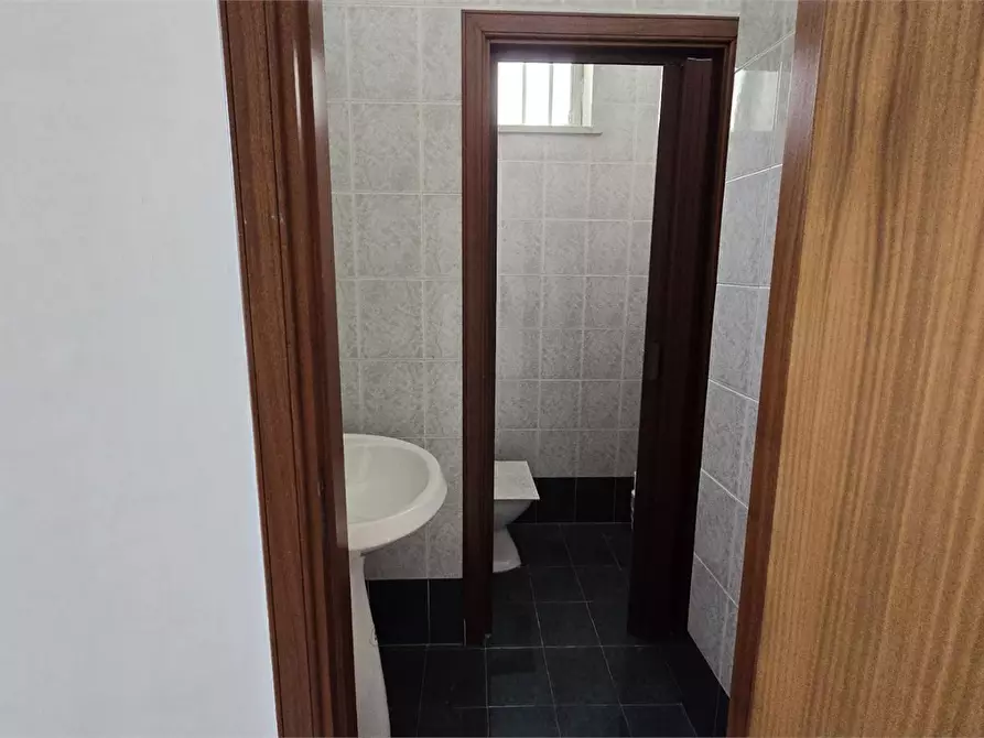 Immagine 3 di Negozio in vendita  a Casoria