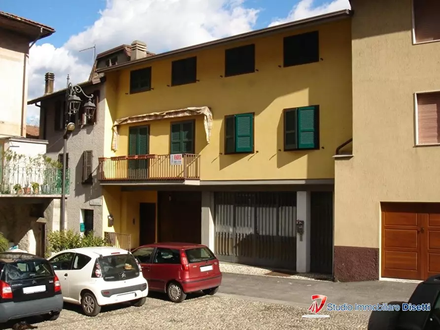 Immagine 1 di Casa semindipendente in vendita  a Losine