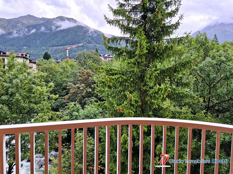 Immagine 10 di Appartamento in vendita  15 a Ponte Di Legno
