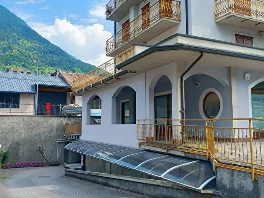 Immagine 2 di Garage in vendita  a Edolo