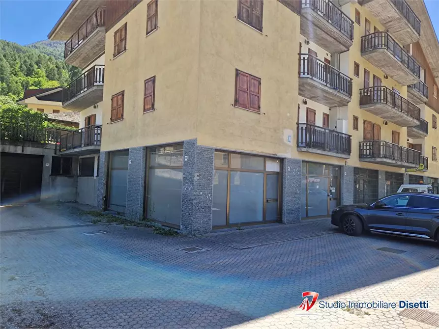 Immagine 2 di Negozio in vendita  78 a Corteno Golgi