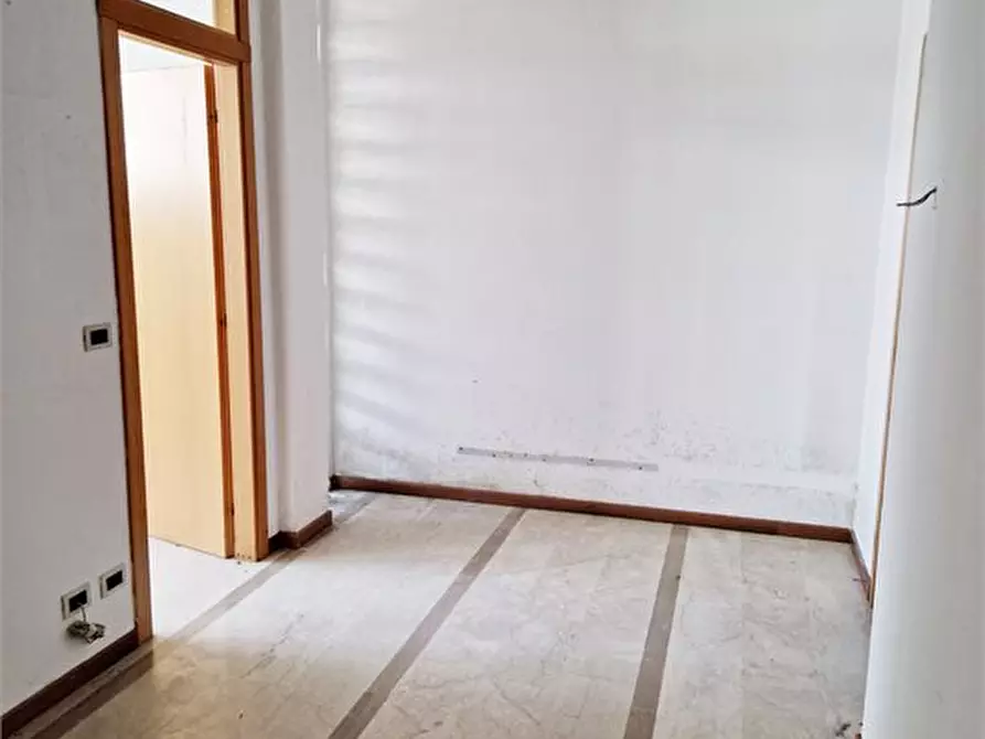 Immagine 7 di Negozio in vendita  78 a Corteno Golgi