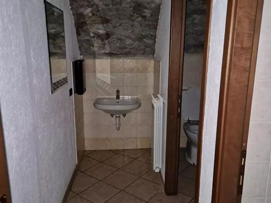 Immagine 6 di Negozio in vendita  a Sonico