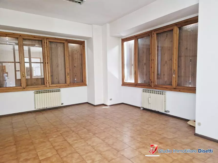 Immagine 8 di Negozio in vendita  88 a Edolo