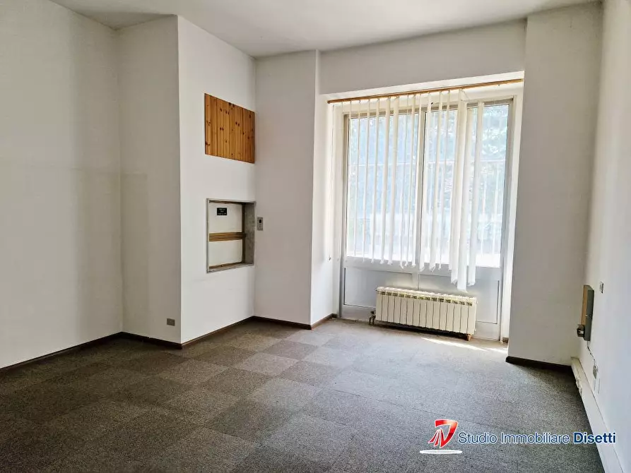 Immagine 9 di Negozio in vendita  88 a Edolo