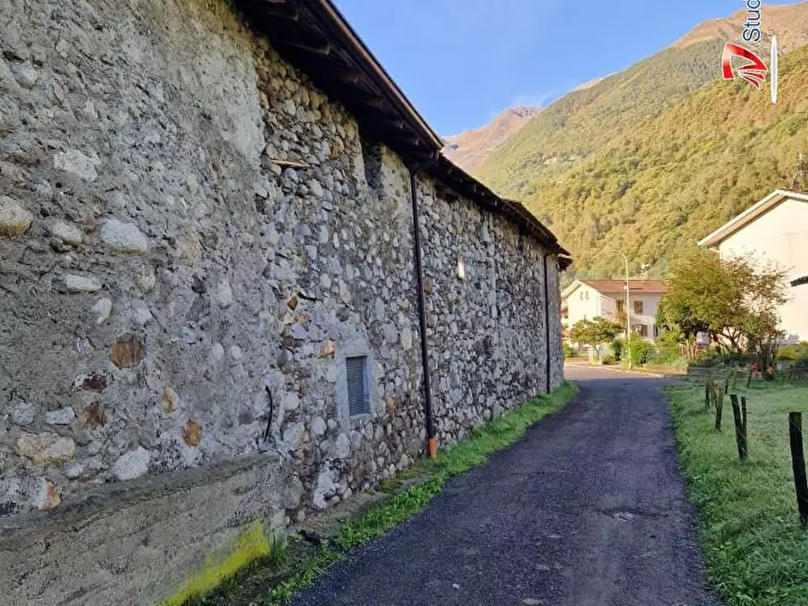 Immagine 6 di Rustico / casale in vendita  a Malonno