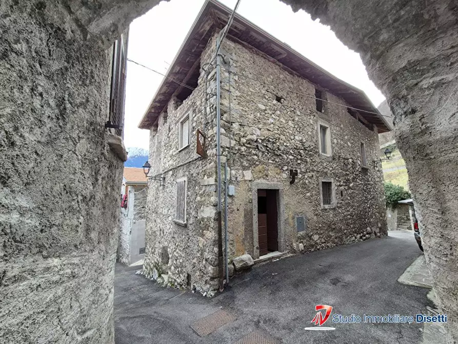 Immagine 1 di Casa semindipendente in vendita  a Cerveno