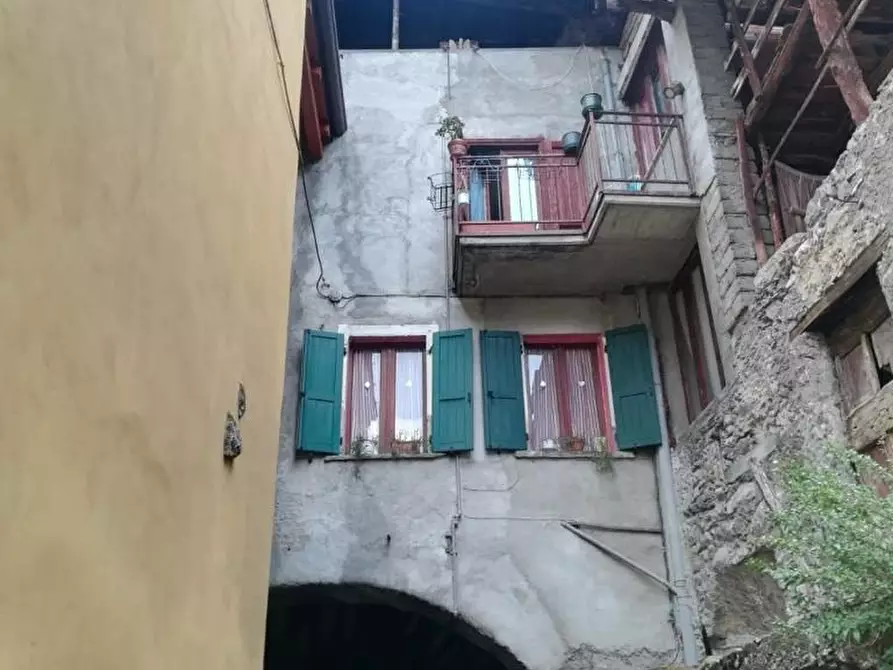 Immagine 1 di Casa semindipendente in vendita  10 a Losine