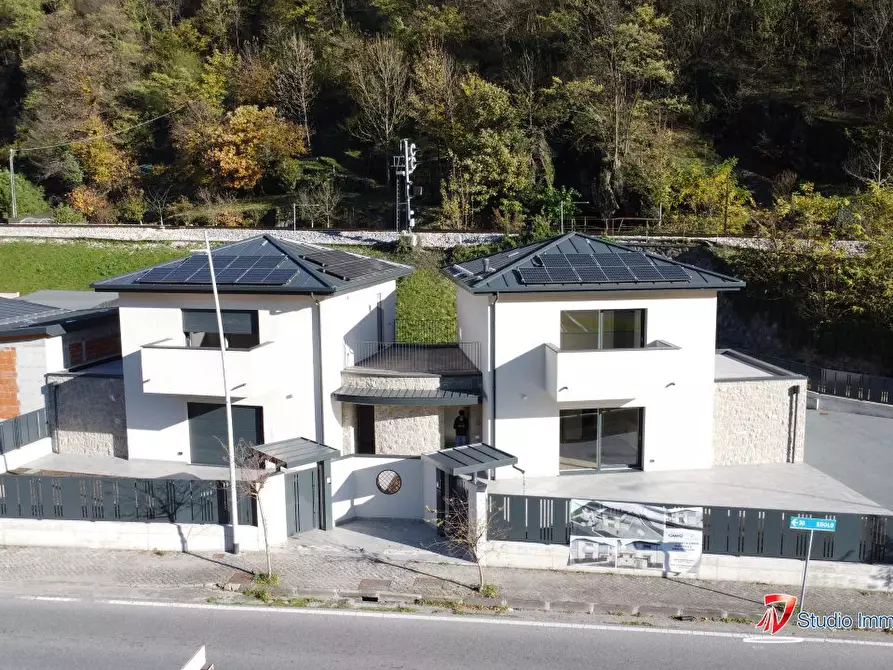 Immagine 2 di Villa in vendita  2 a Capo Di Ponte