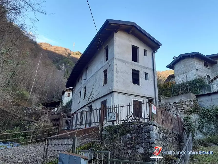 Immagine 1 di Villa in vendita  a Cerveno