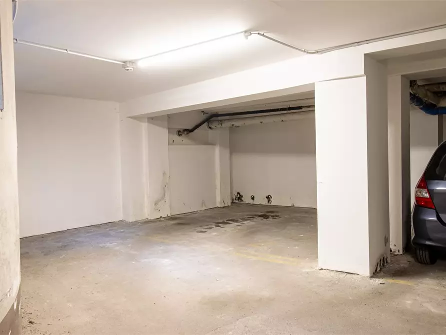 Immagine 3 di Garage in affitto  a Lecco