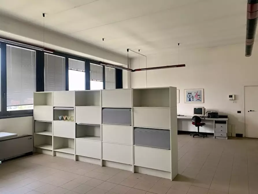 Immagine 5 di Ufficio in affitto  a Lecco