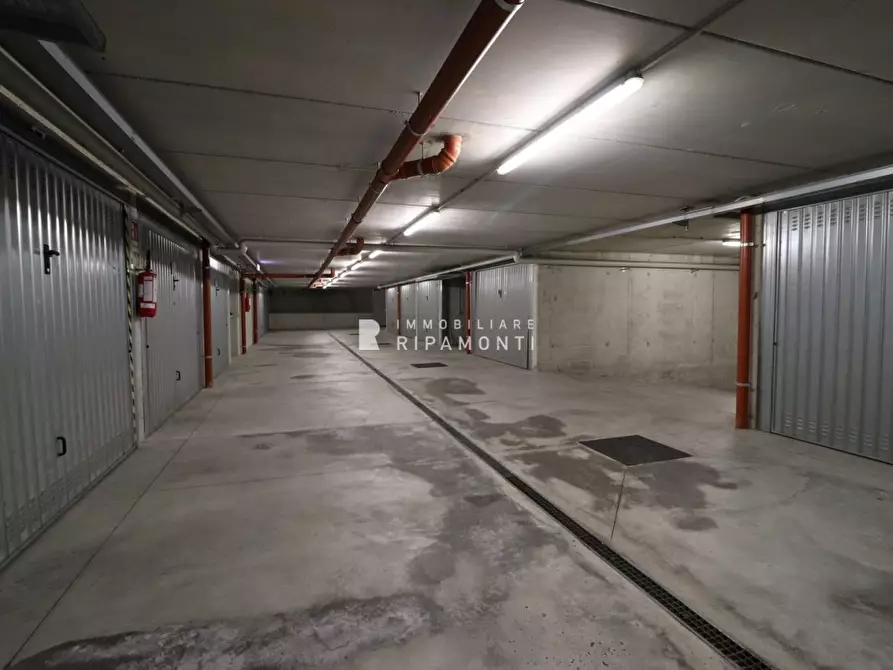 Immagine 5 di Garage in vendita  a Lecco