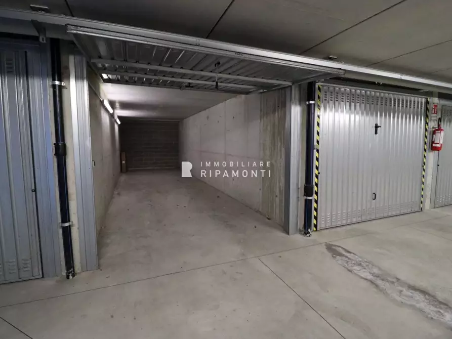 Immagine 2 di Garage in vendita  a Lecco