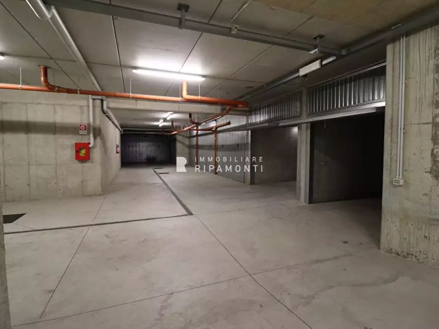 Immagine 4 di Garage in vendita  a Lecco