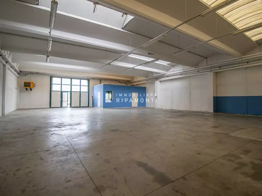 Immagine 2 di Capannone industriale in vendita  a Calolziocorte
