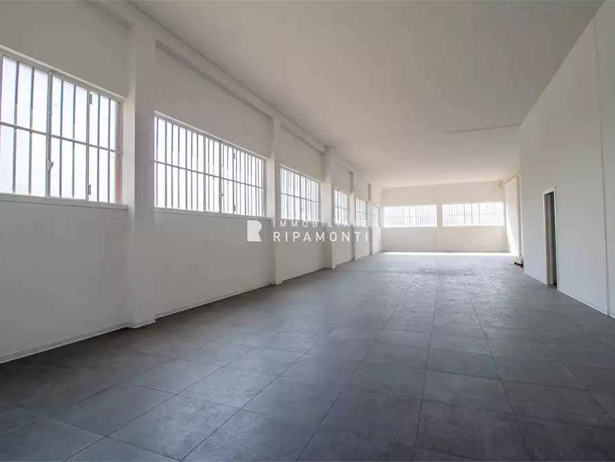 Immagine 4 di Attività artigianale in vendita  a Lecco