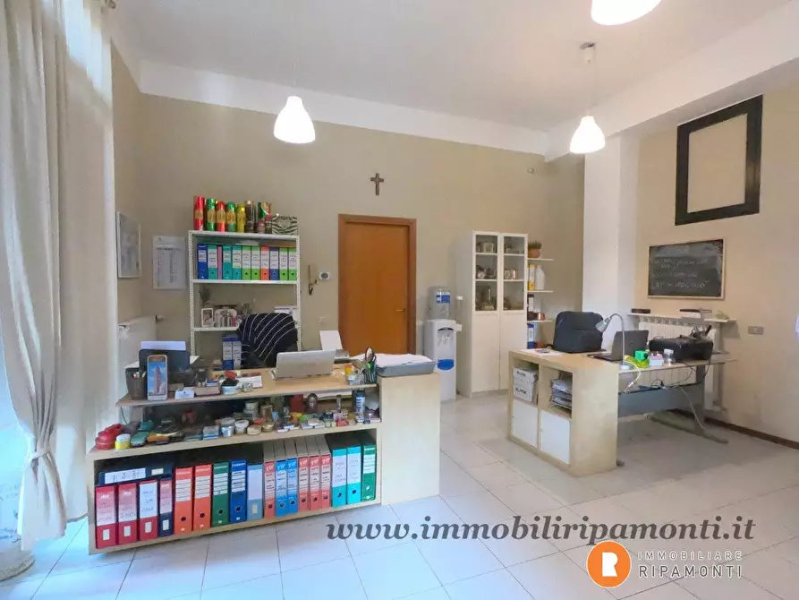 Immagine 2 di Negozio in vendita  a Lecco