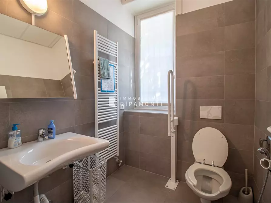 Immagine 9 di Ufficio in vendita  11 a Lecco