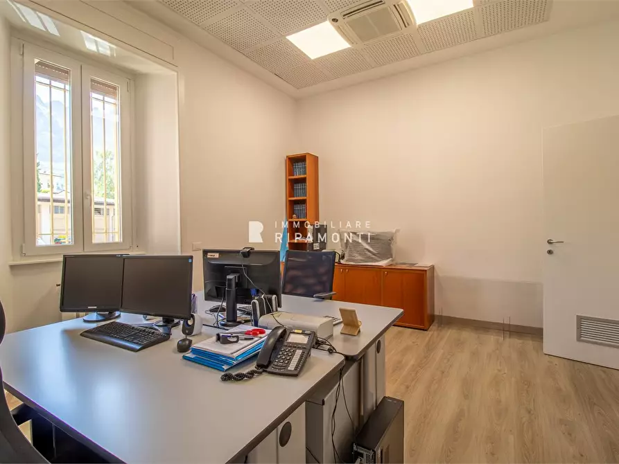 Immagine 7 di Ufficio in vendita  11 a Lecco