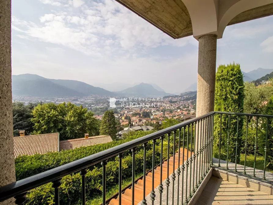 Immagine 2 di Villa in vendita  a Torre De' Busi