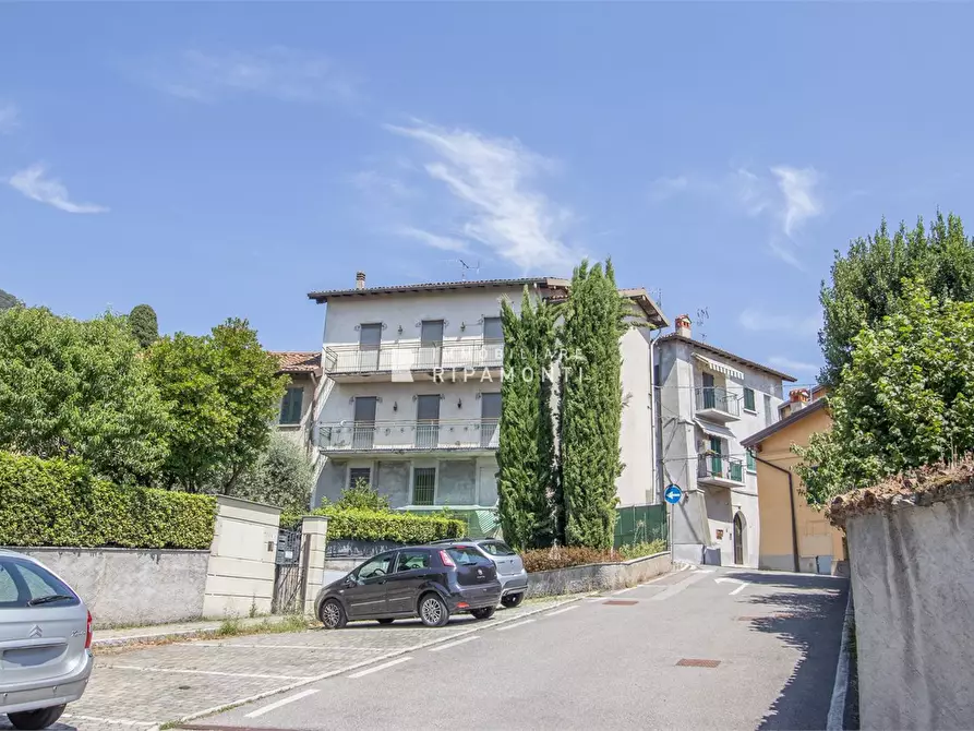 Immagine 1 di Villa in vendita  3 a Galbiate