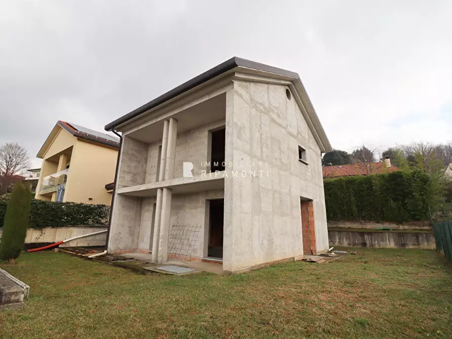 Immagine 3 di Villa in vendita  a Oggiono
